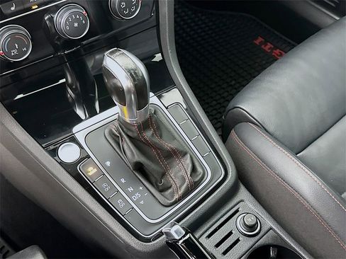 Used 2019 Volkswagen GTI SE image 19