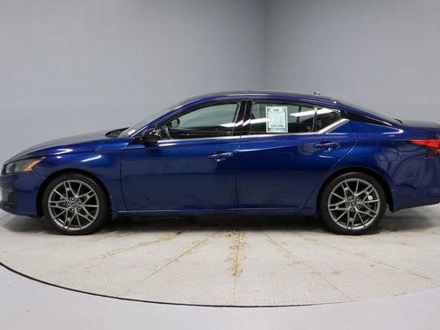 Used 2023 Nissan Altima 2.0 SR FWD image 10