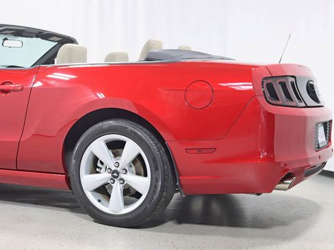 Used 2013 Ford Mustang GT w/ Security Pkg RWD image 11