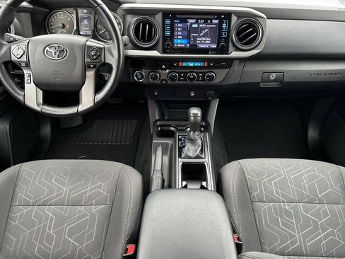 Used 2016 Toyota Tacoma TRD Sport image 13