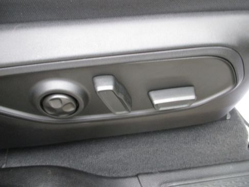 Used 2023 Jeep Grand Cherokee Limited w/ Black Appearance Package image 19