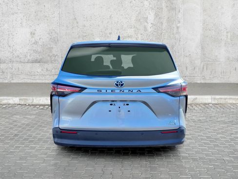 Used 2022 Toyota Sienna XLE FWD image 13