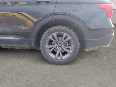 Used 2021 Ford Explorer XLT w/ Equipment Group 202A image 12