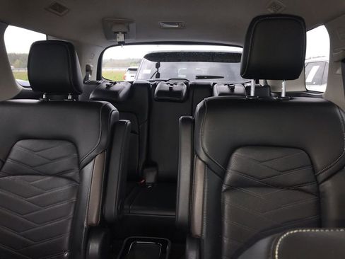 Used 2024 Nissan Pathfinder Platinum image 23