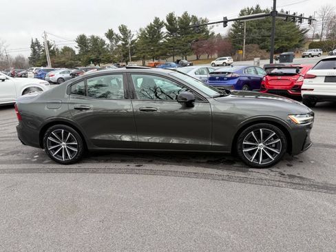 Used 2022 Volvo S60 B5 Momentum AWD/4WD image 3