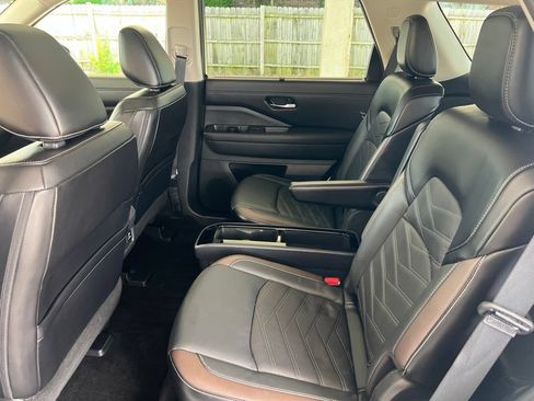 Certified 2024 Nissan Pathfinder Platinum AWD/4WD image 9