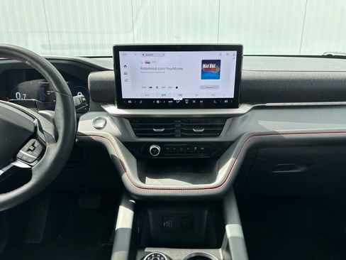 Used 2026 Ford Explorer ST-Line w/ ST-Line Street Pack AWD/4WD image 39