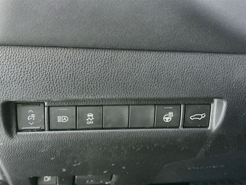 Used 2021 Toyota Venza XLE w/ Softex Package AWD/4WD image 16