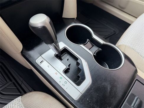 Used 2012 Toyota Camry L image 16