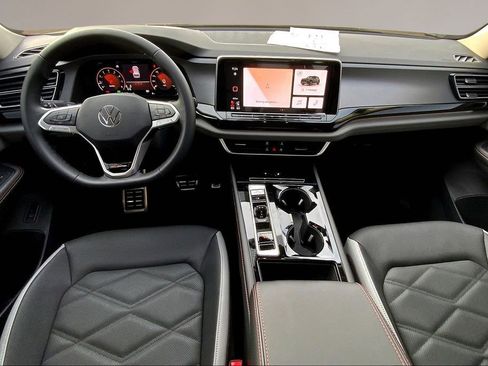 New 2026 Volkswagen Atlas Peak Edition image 5