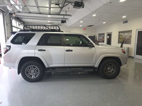Used 2020 Toyota 4Runner Venture AWD/4WD image 5