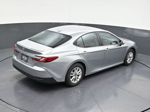 Used 2025 Toyota Camry LE w/ Convenience Package FWD image 19