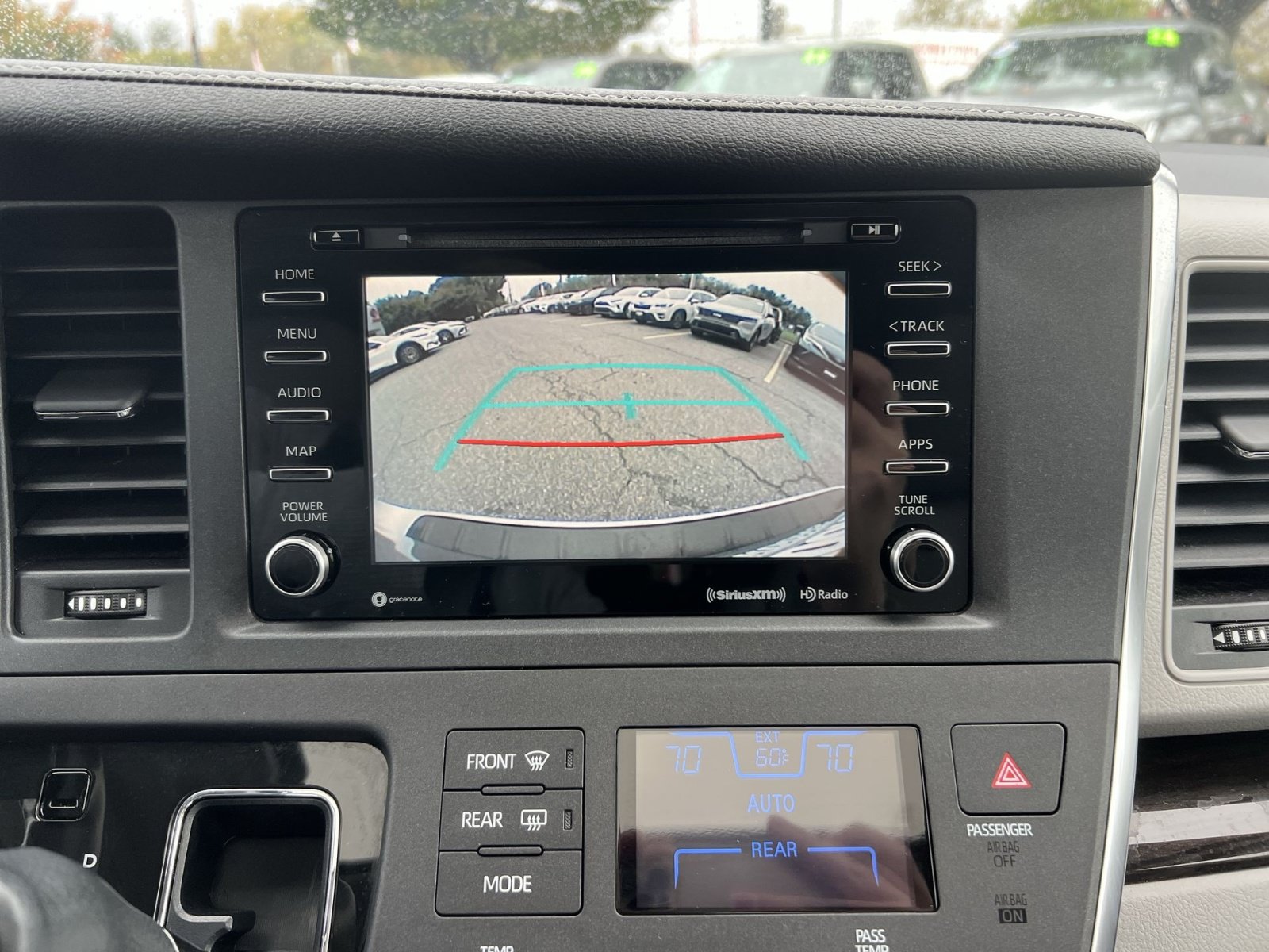 Used 2019 Toyota Sienna XLE w/ XLE Navigation Package FWD image 19