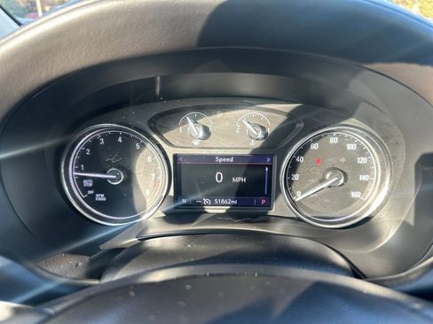 Used 2023 Buick Enclave Essence image 15