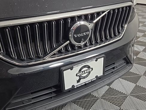 Certified 2024 Volvo XC40 B5 Plus w/ Protection Package Premier image 4