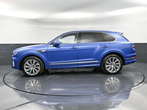 Used 2025 Bentley Bentayga image 2