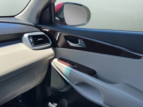 Used 2017 Kia Sorento FWD image 18