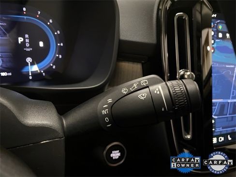 Used 2025 Volvo XC40 B5 Plus image 42