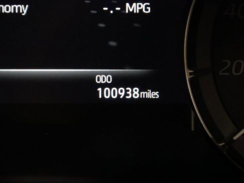 Used 2021 Toyota Highlander XLE image 39