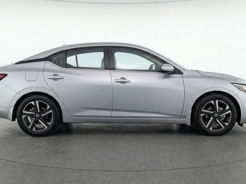 Used 2025 Nissan Sentra SV image 11