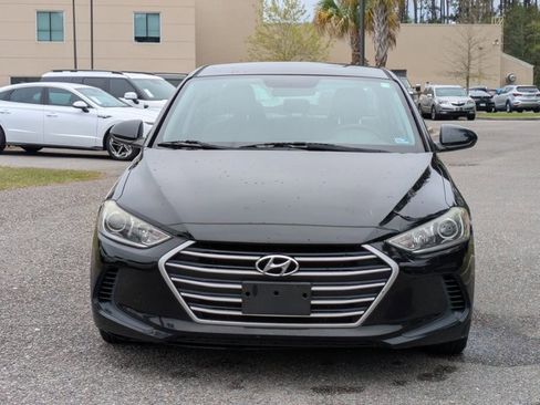 Used 2017 Hyundai Elantra SE image 2