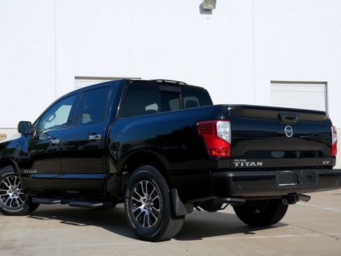 Used 2021 Nissan Titan SV w/ SV Convenience Package RWD image 4
