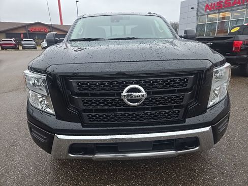 Used 2021 Nissan Titan SV w/ SV Convenience Package image 2