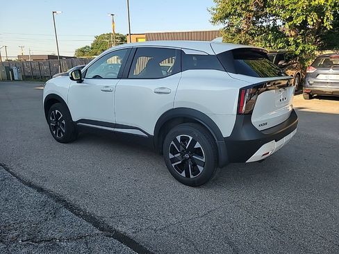 Used 2025 Nissan Kicks SV AWD/4WD image 6