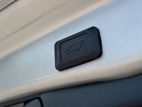 Used 2025 Toyota RAV4 XLE w/ Convenience Package AWD/4WD image 8