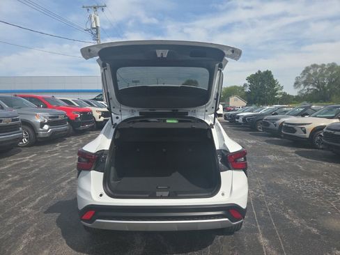 New 2026 Chevrolet Trax LT w/ LT Convenience Package FWD image 7