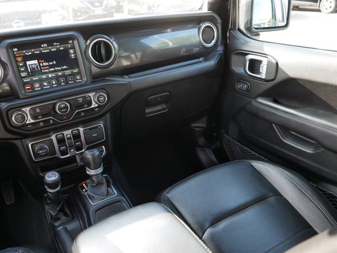 Used 2020 Jeep Wrangler Unlimited Sahara image 11