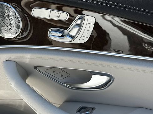 Used 2018 Mercedes-Benz E 300 image 17