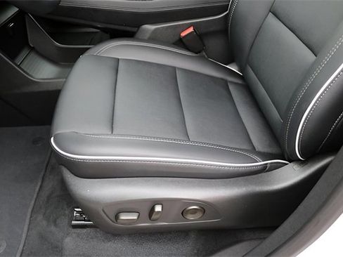 Used 2025 Buick Enclave Preferred image 13