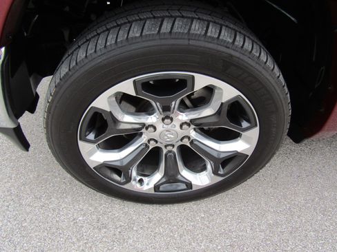 Used 2023 RAM 1500 Limited AWD/4WD image 9