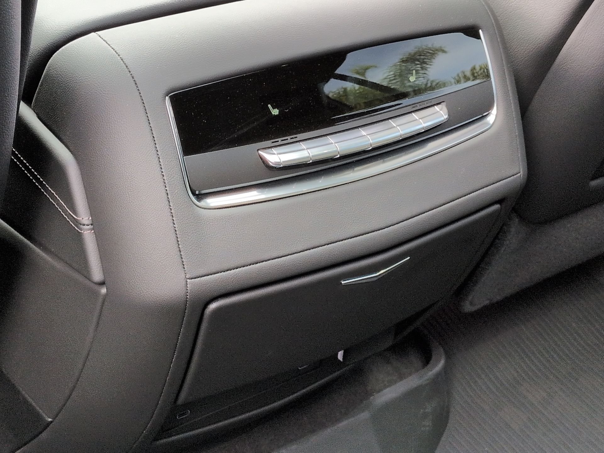 Certified 2025 Cadillac Escalade ESV Sport w/ LPO, Floor Liner Package AWD/4WD image 84