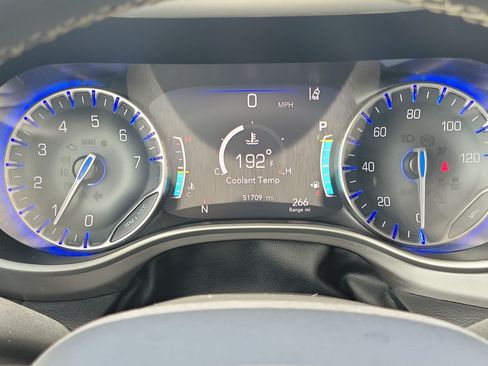 Used 2023 Chrysler Pacifica Touring-L FWD image 24