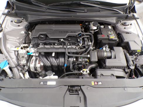 Used 2025 Hyundai Elantra Sport image 22