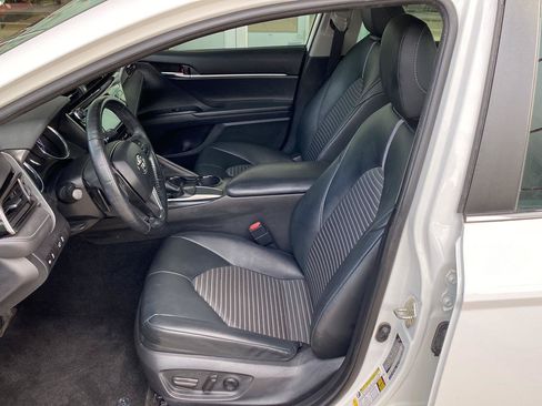 Used 2019 Toyota Camry SE w/ Convenience Package FWD image 16