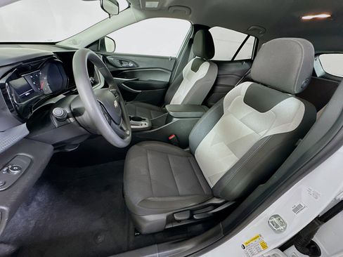 Used 2025 Chevrolet Trax LS image 13