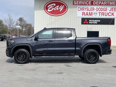 Used 2022 GMC Sierra 1500 AT4X image 2