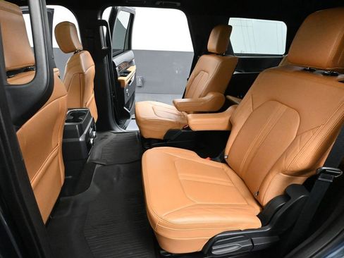 Used 2023 Ford Expedition Platinum image 41
