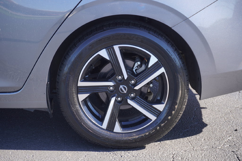 Used 2024 Nissan Sentra SV FWD image 11