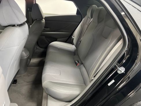Used 2023 Hyundai Elantra SE w/ Cargo Package FWD image 27
