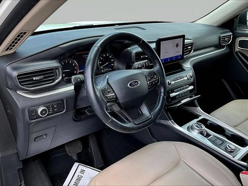 Used 2020 Ford Explorer XLT w/ Equipment Group 202A AWD/4WD image 17