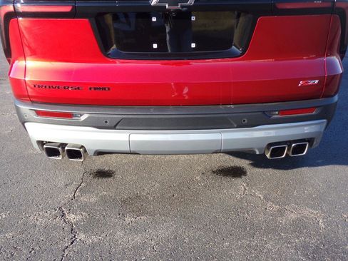 Used 2025 Chevrolet Traverse Z71 image 13