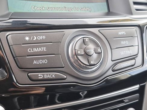 Used 2020 Nissan Pathfinder SV image 23