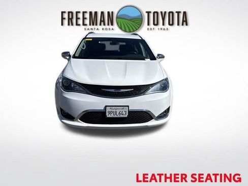 Used 2019 Chrysler Pacifica Limited FWD image 3