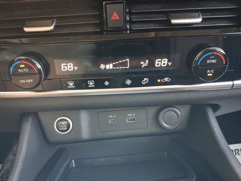 Used 2021 Nissan Rogue SV FWD image 13