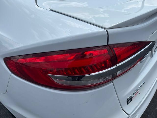 Used 2020 Ford Fusion SE w/ Equipment Group 151A FWD image 10
