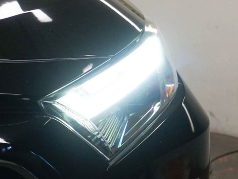 Used 2024 Toyota RAV4 SE image 7